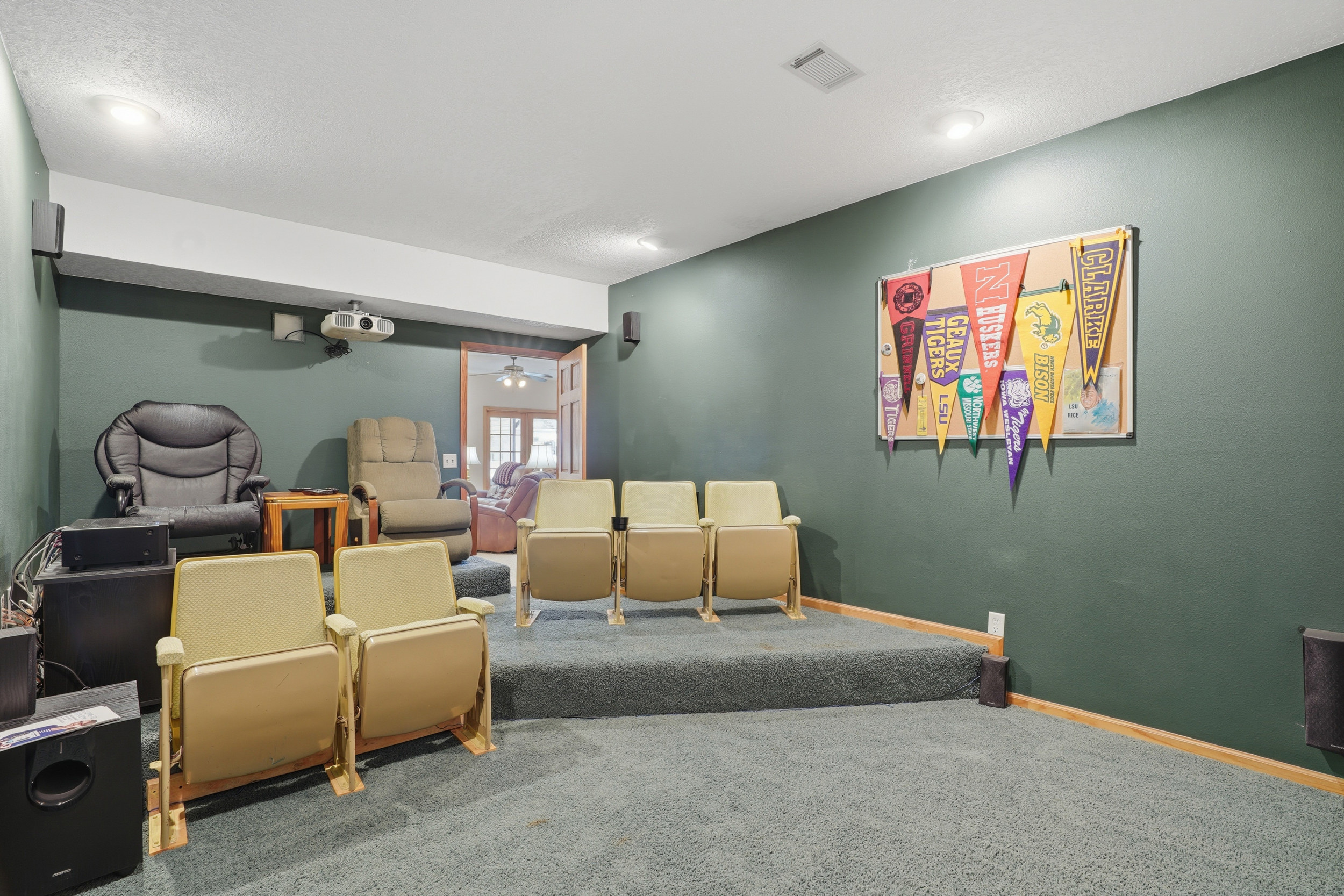 Washington, Iowa, 52353, United States, 5 Bedrooms Bedrooms, ,3 BathroomsBathrooms,Residential,For Sale,2008132