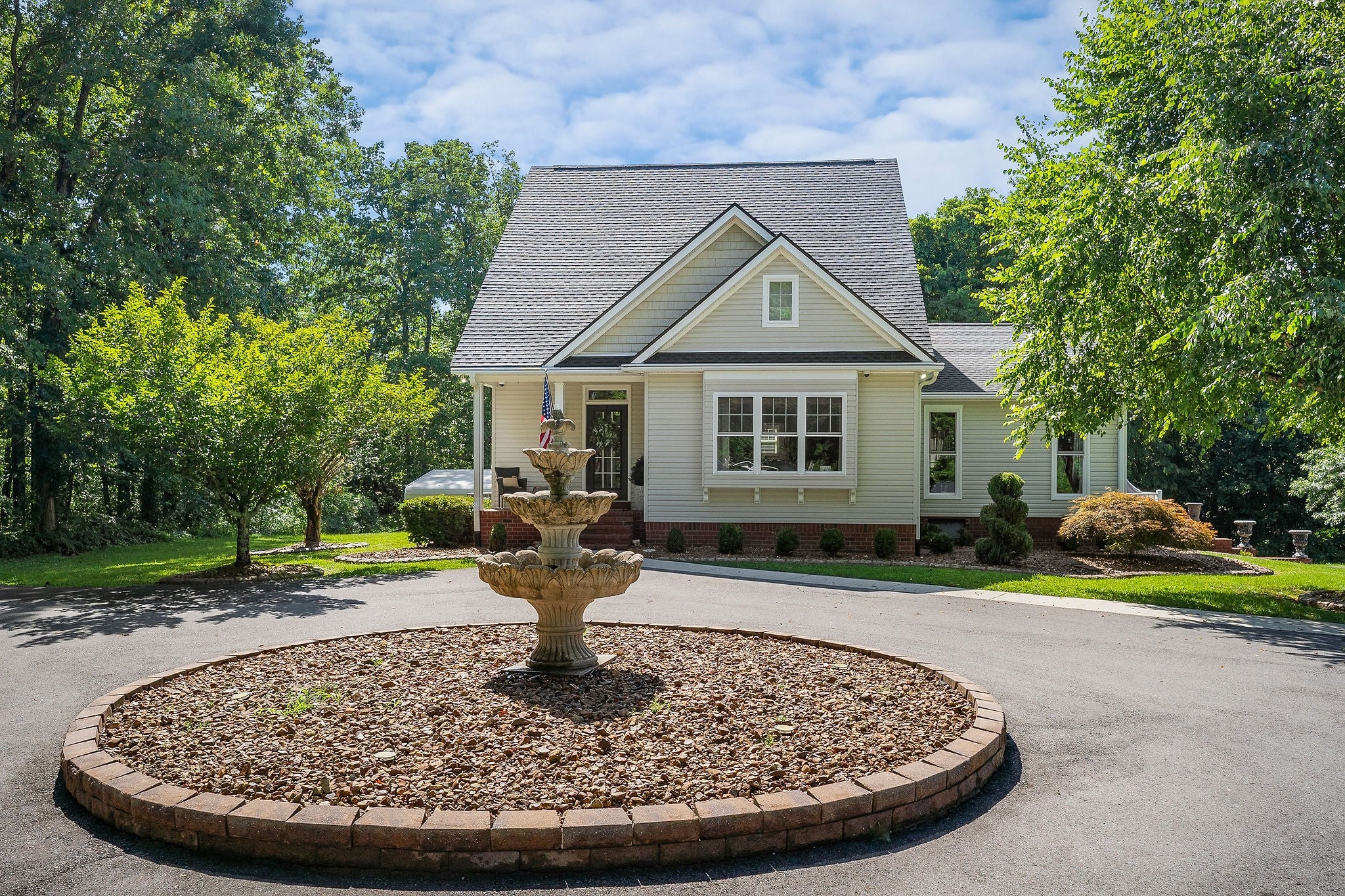 Smithville, Tennessee, 37166, United States, 1 Bedroom Bedrooms, ,4 BathroomsBathrooms,Residential,For Sale,2006606