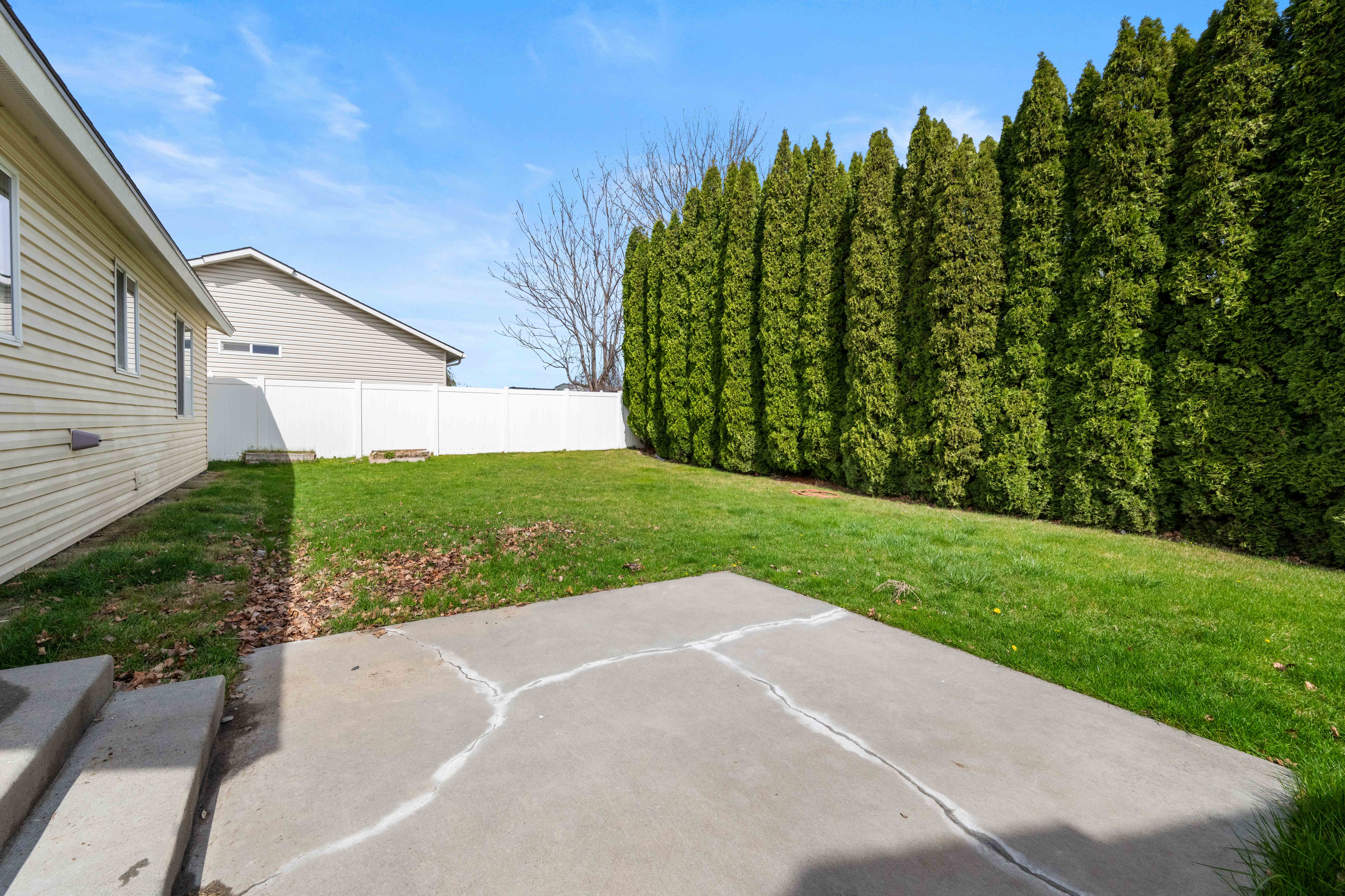  Fresh Paint and BRAND NEW ROOF - 物件實景