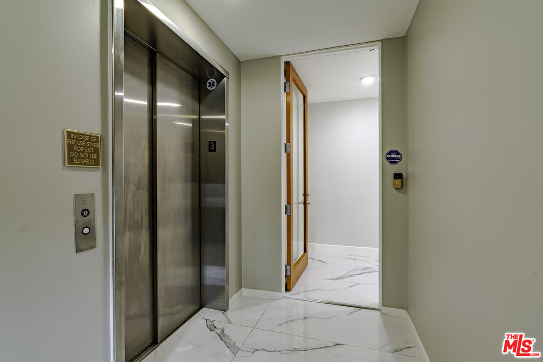 Los Angeles, California, 90010, United States, 3 Bedrooms Bedrooms, ,3 BathroomsBathrooms,Residential,For Sale,1992003