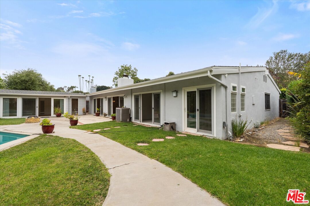 Malibu, California, 90265, United States, 4 Bedrooms Bedrooms, ,3 BathroomsBathrooms,Residential,For Sale,1859760