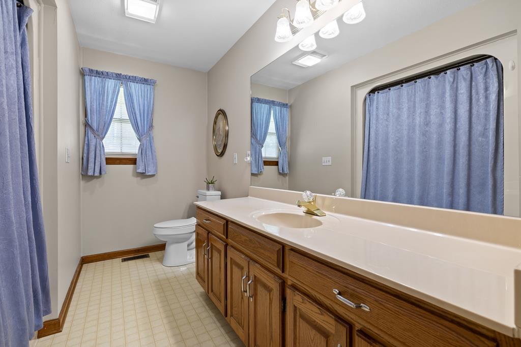 Ringgold, Georgia, 30736, United States, 6 Bedrooms Bedrooms, ,4 BathroomsBathrooms,Residential,For Sale,1927527