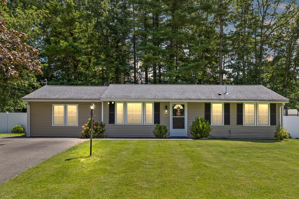 Raynham, Massachusetts, 02767, United States, 3 Bedrooms Bedrooms, ,1 BathroomBathrooms,Residential,For Sale,1918032