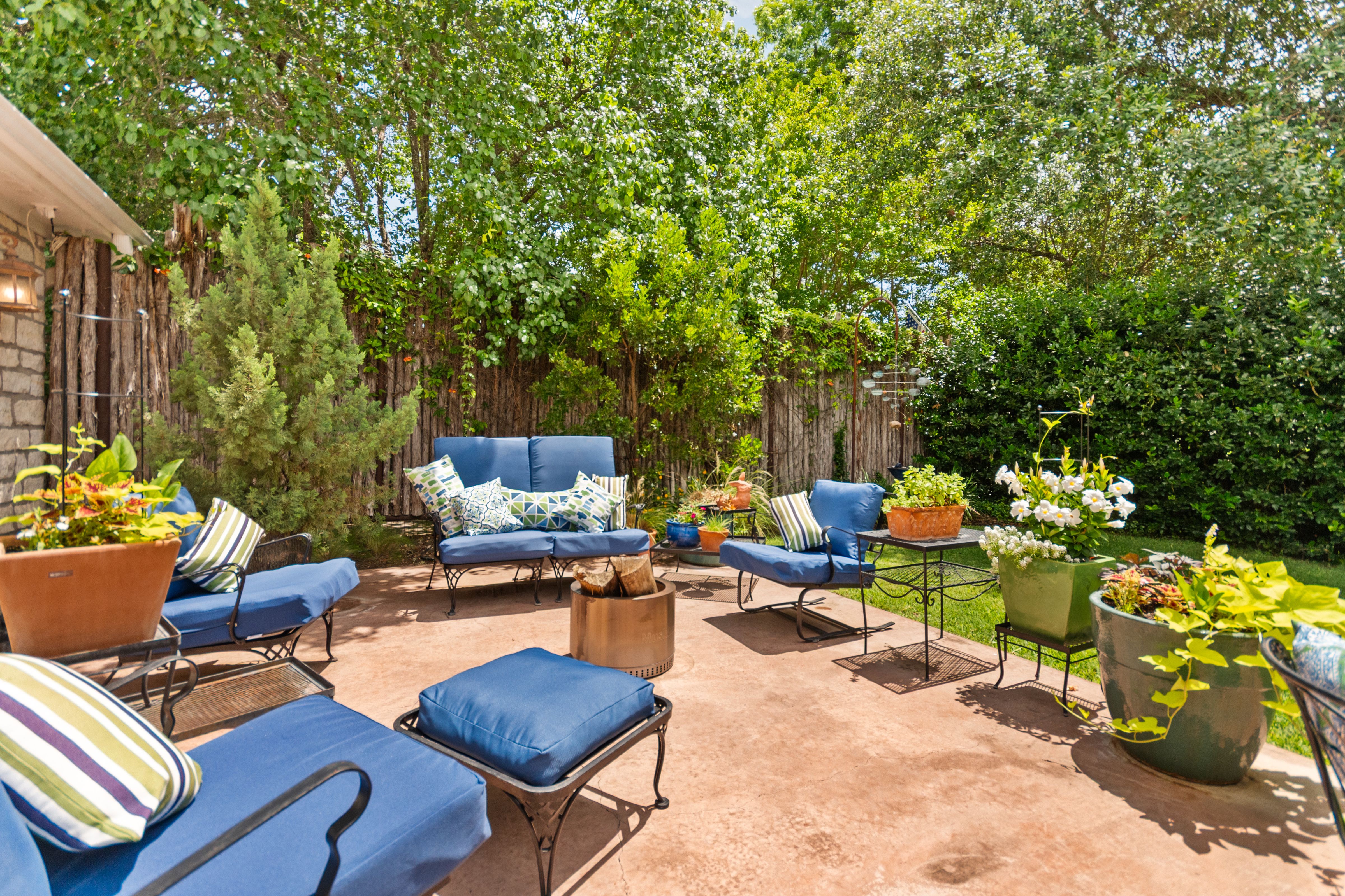  Privacy, Hill Country Charm and Income Potential - 物件實景