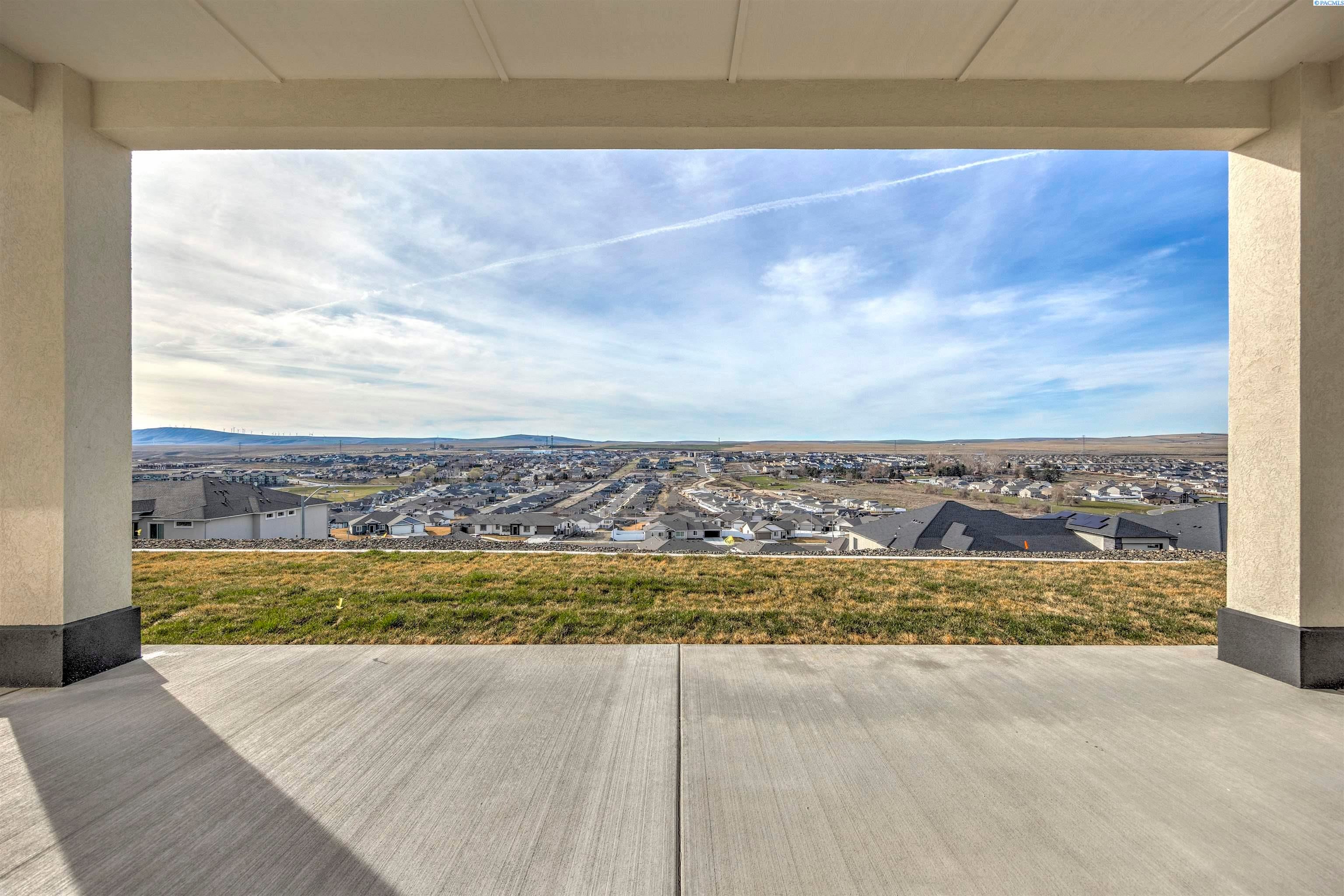 Kennewick, Washington, 99338, United States, 4 Bedrooms Bedrooms, ,4 BathroomsBathrooms,Residential,For Sale,2023232