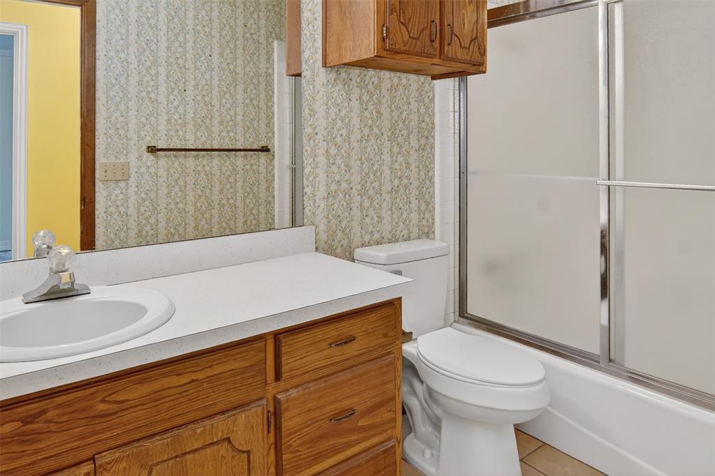 Weatherford, Texas, 76087, United States, 3 Bedrooms Bedrooms, ,2 BathroomsBathrooms,Residential,For Sale,2005416