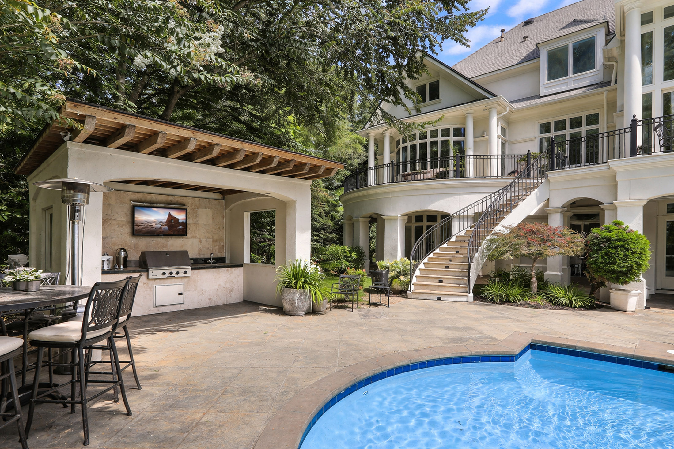  Experience Unrivaled Luxury and Serenity in This One-of-a-Kind Estate - 物件實景