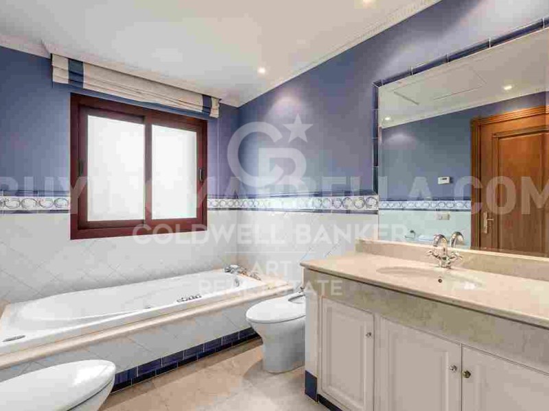 Marbella, Andalusia, ES, 5 Bedrooms Bedrooms, ,4 BathroomsBathrooms,Residential,For Sale,1804949