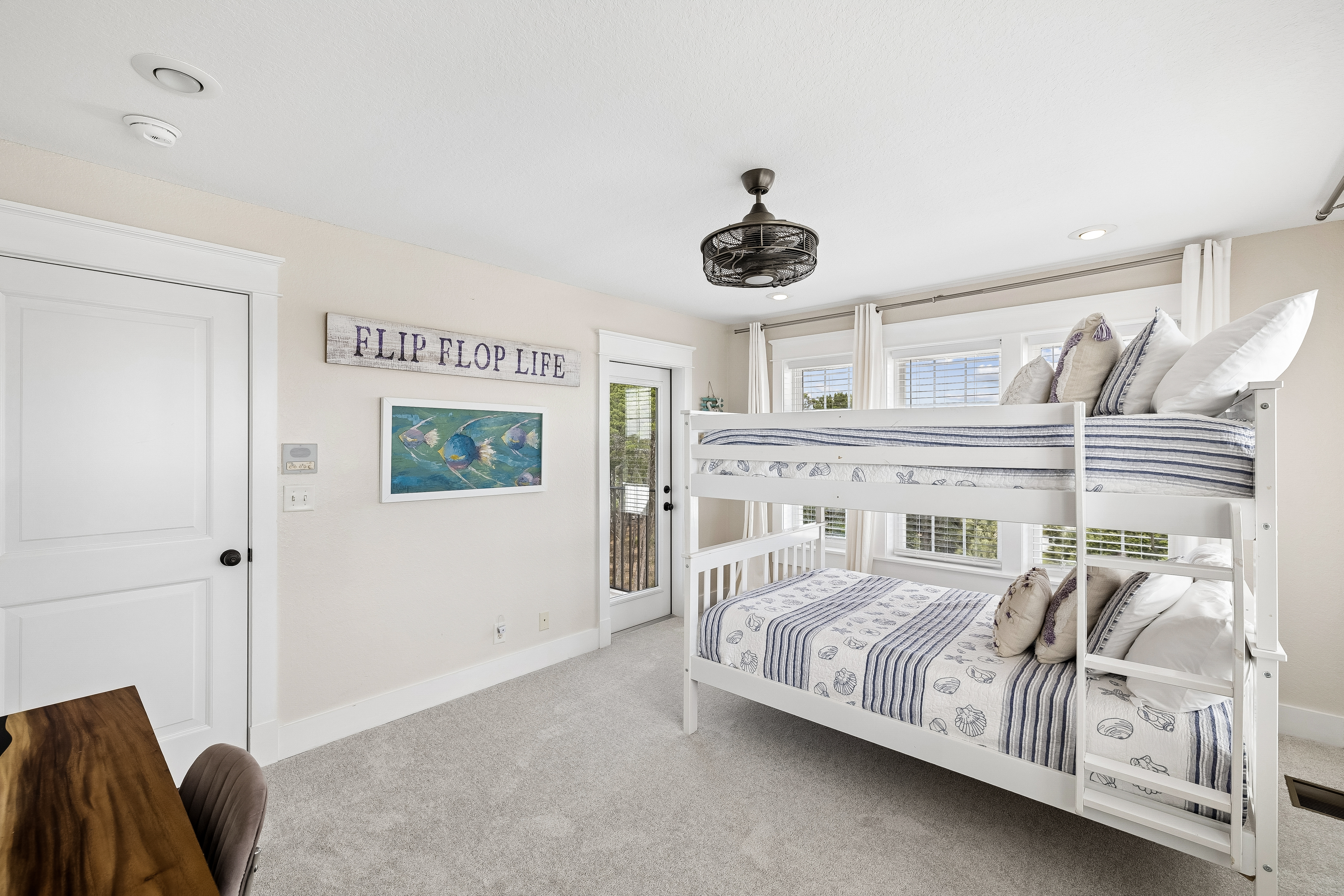  Four Floors Of Coastal Elegance At This Turnkey Beach Home - 物件實景