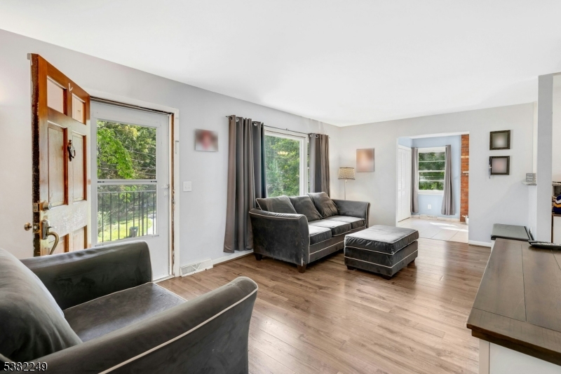 Rockaway Twp., New Jersey, 07866, United States, 3 Bedrooms Bedrooms, ,1 BathroomBathrooms,Residential,For Sale,1940622