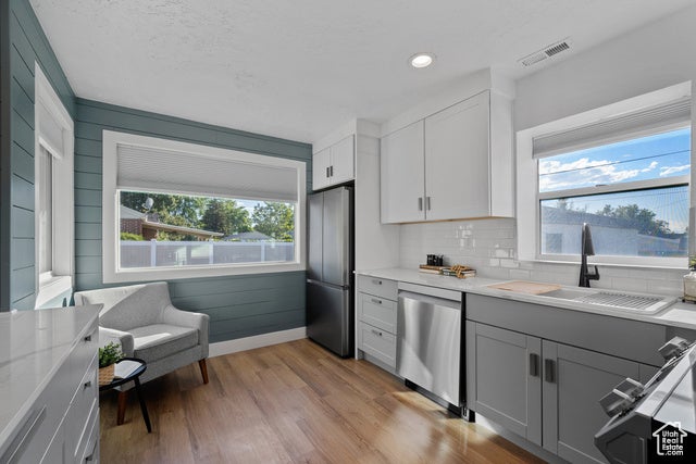 Holladay, Utah, 84121, United States, 4 Bedrooms Bedrooms, ,3 BathroomsBathrooms,Residential,For Sale,1984461