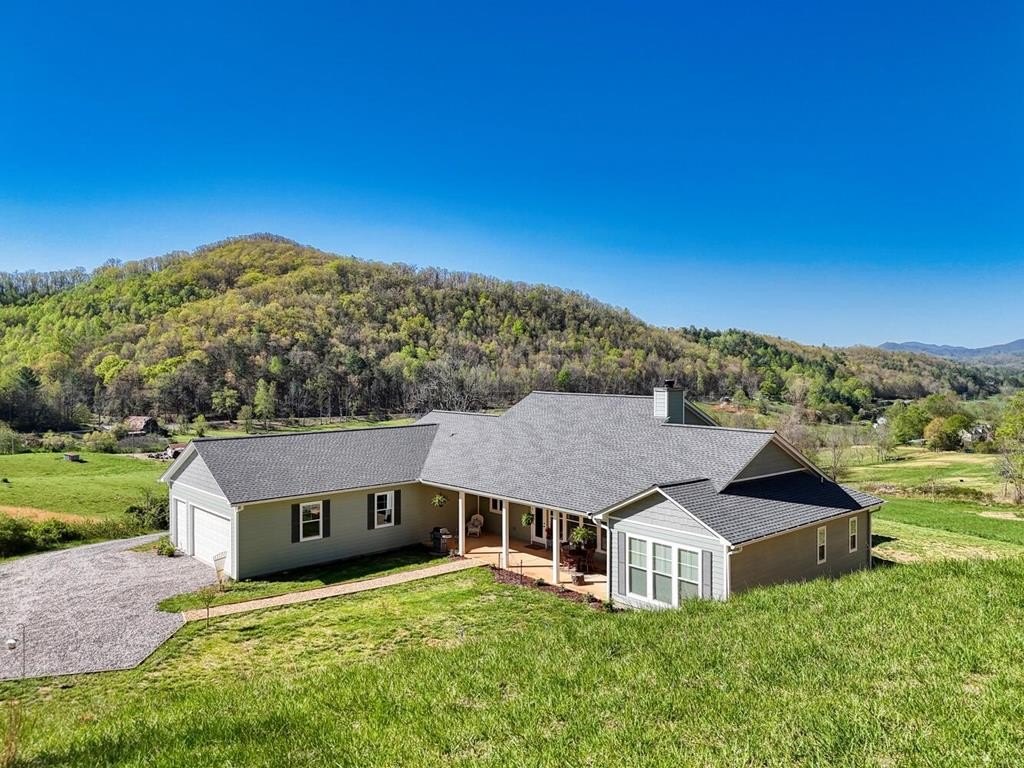 Hayesville, North Carolina, 29804, United States, 3 Bedrooms Bedrooms, ,3 BathroomsBathrooms,Residential,For Sale,1983718