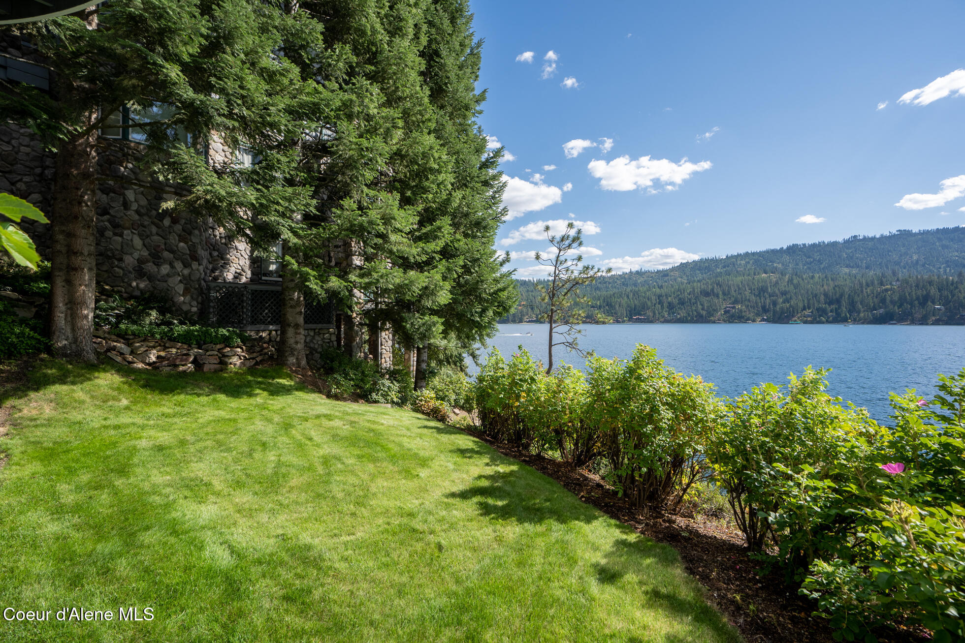 Coeur d'Alene, Idaho, 83814, United States, 4 Bedrooms Bedrooms, ,5 BathroomsBathrooms,Residential,For Sale,1864122