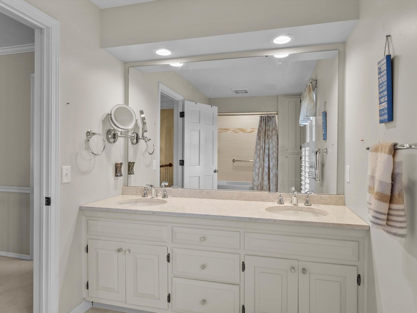 Manitowoc, Wisconsin, 54220, United States, 4 Bedrooms Bedrooms, ,4 BathroomsBathrooms,Residential,For Sale,1982773