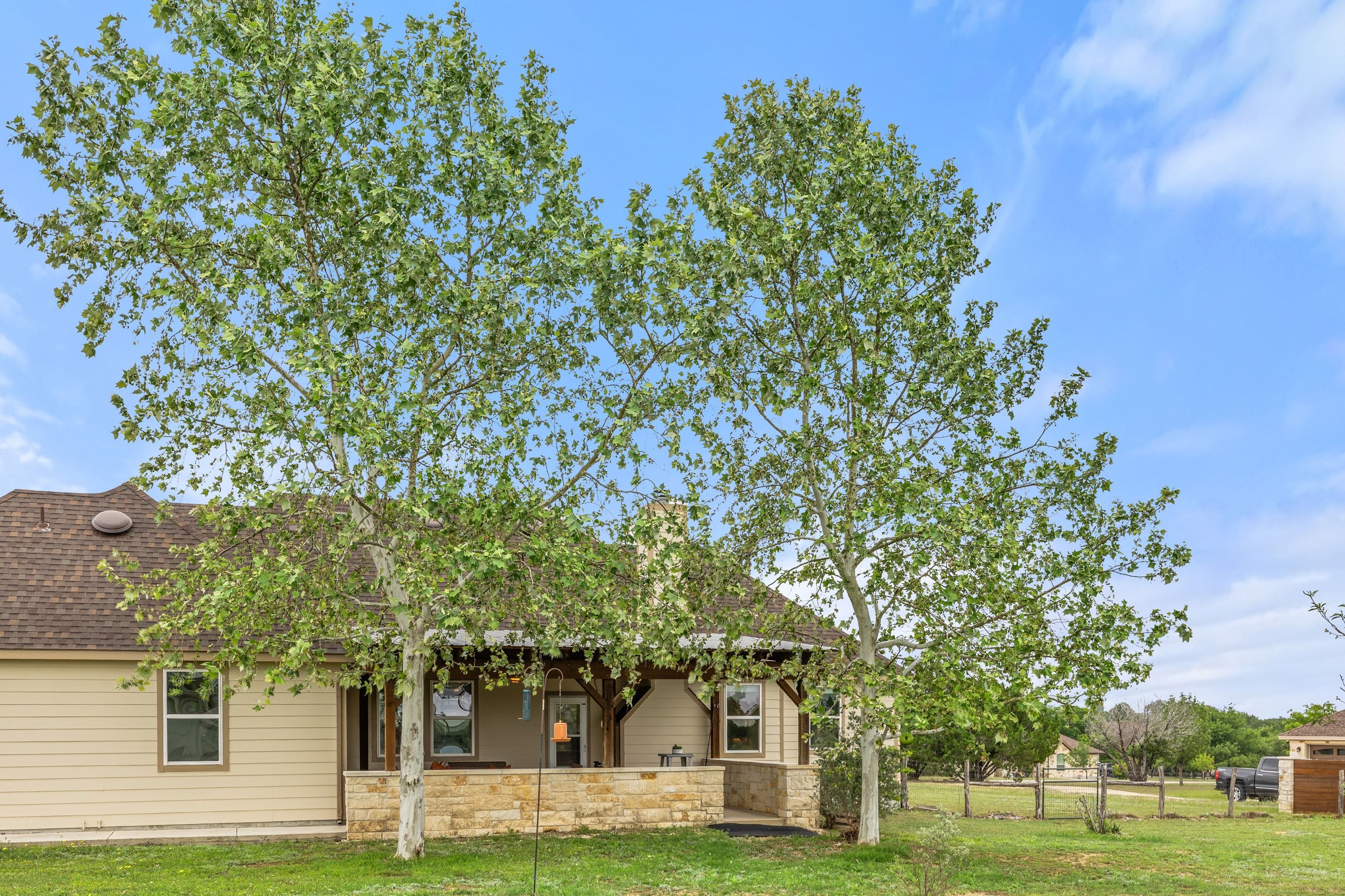  Beautiful Dripping Springs 1-Story on 2 Level Acres with Barn in Chama Trace - 物件實景