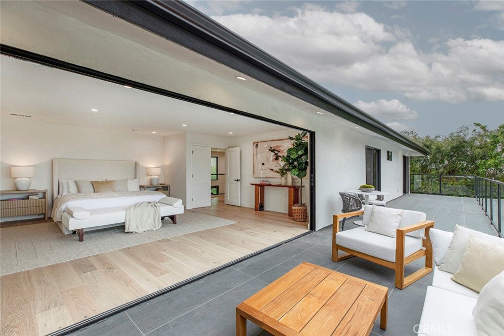 Encino, California, 91316, United States, 6 Bedrooms Bedrooms, ,5 BathroomsBathrooms,Residential,For Sale,1938851