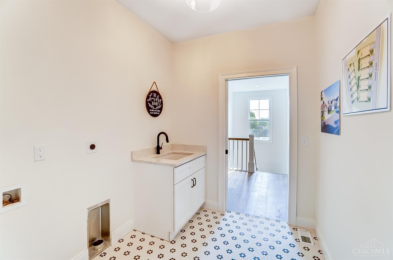 Madeira, Ohio, 45243, United States, 3 Bedrooms Bedrooms, ,3 BathroomsBathrooms,Residential,For Sale,2001703