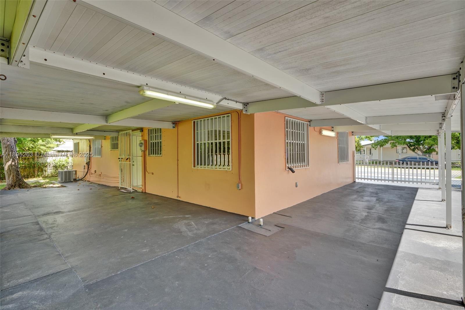 Miami, Florida, 33189, United States, 4 Bedrooms Bedrooms, ,2 BathroomsBathrooms,Residential,For Sale,1965129
