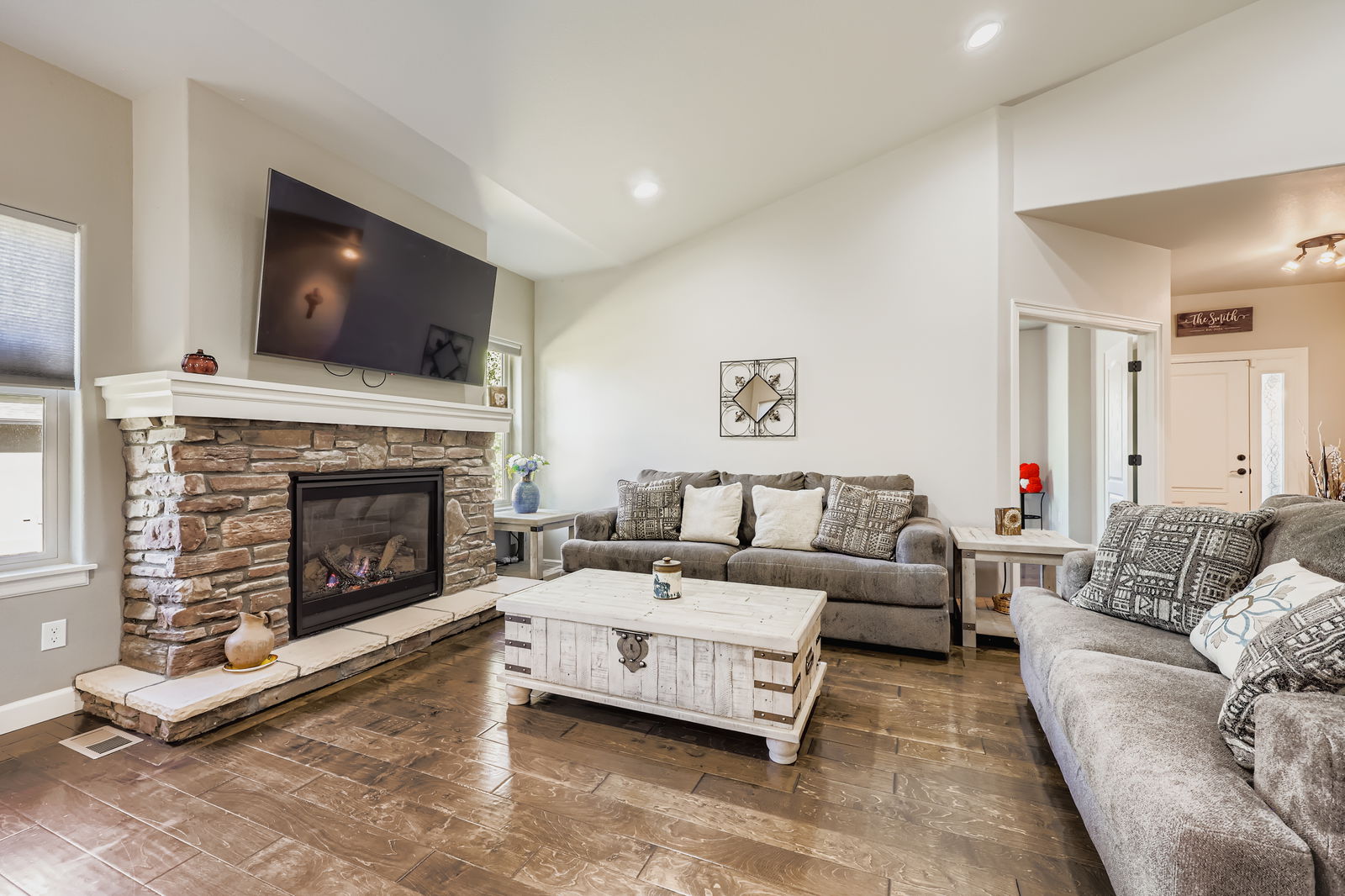 Woodland Park, Colorado, 80863, United States, 3 Bedrooms Bedrooms, ,2 BathroomsBathrooms,Residential,For Sale,1908938