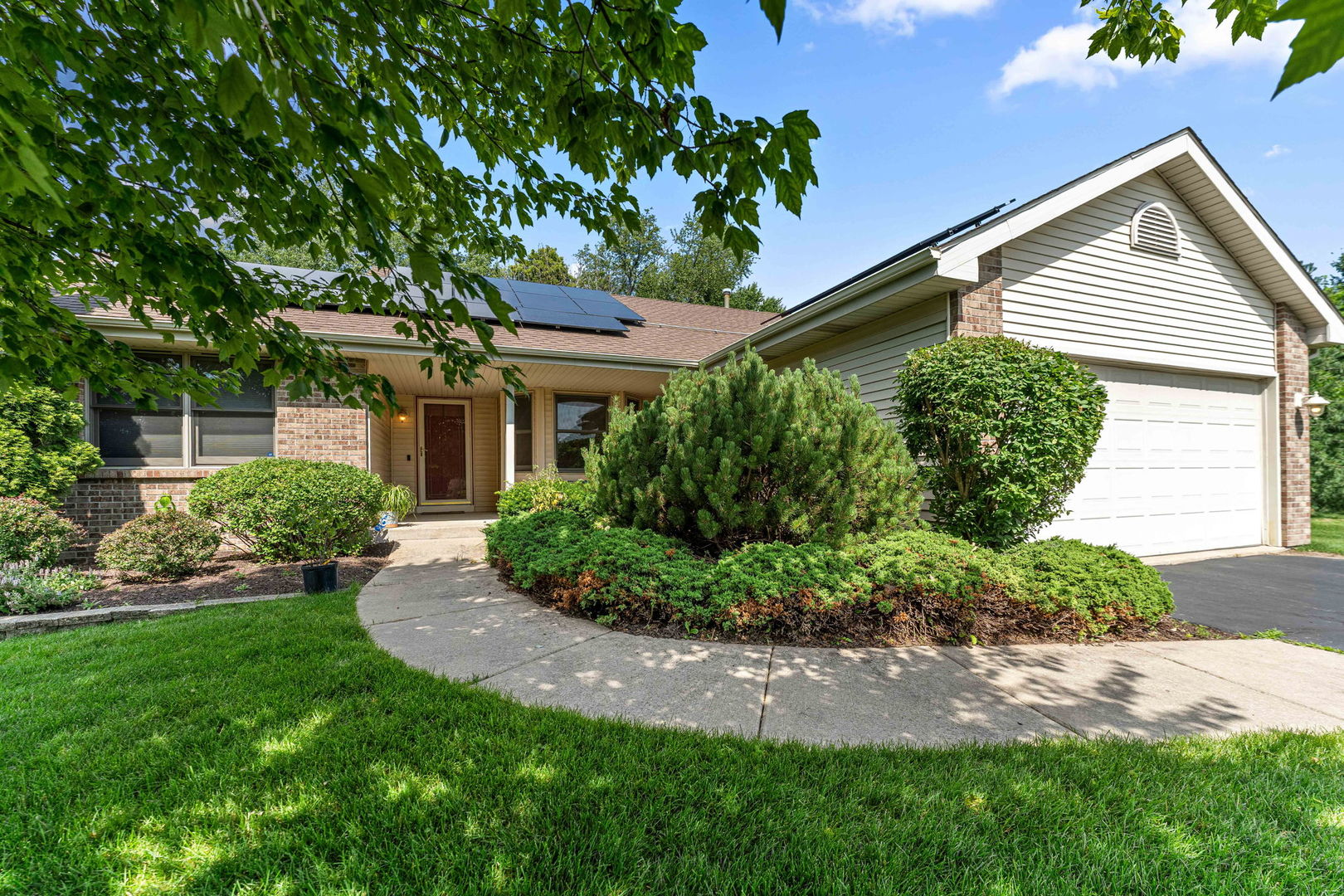 Adler Ln, Rockford, IL 61114