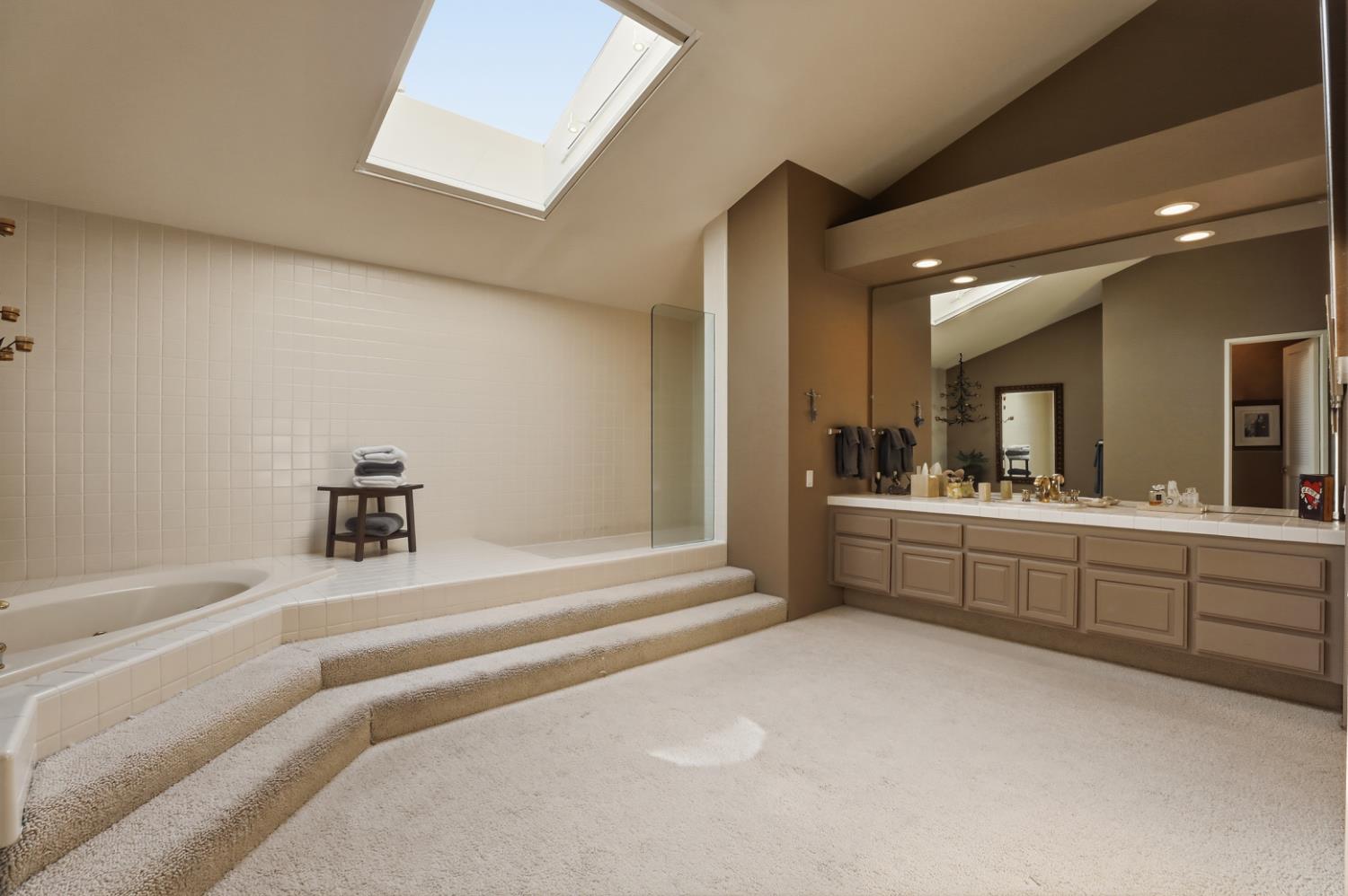 Gold River, California, 95670, United States, 4 Bedrooms Bedrooms, ,5 BathroomsBathrooms,Residential,For Sale,1987751