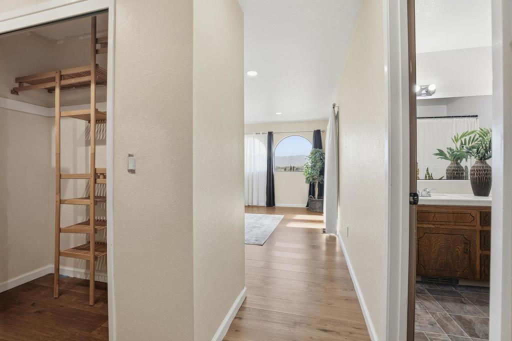 Hollister, California, 95023, United States, 3 Bedrooms Bedrooms, ,2 BathroomsBathrooms,Residential,For Sale,2005806