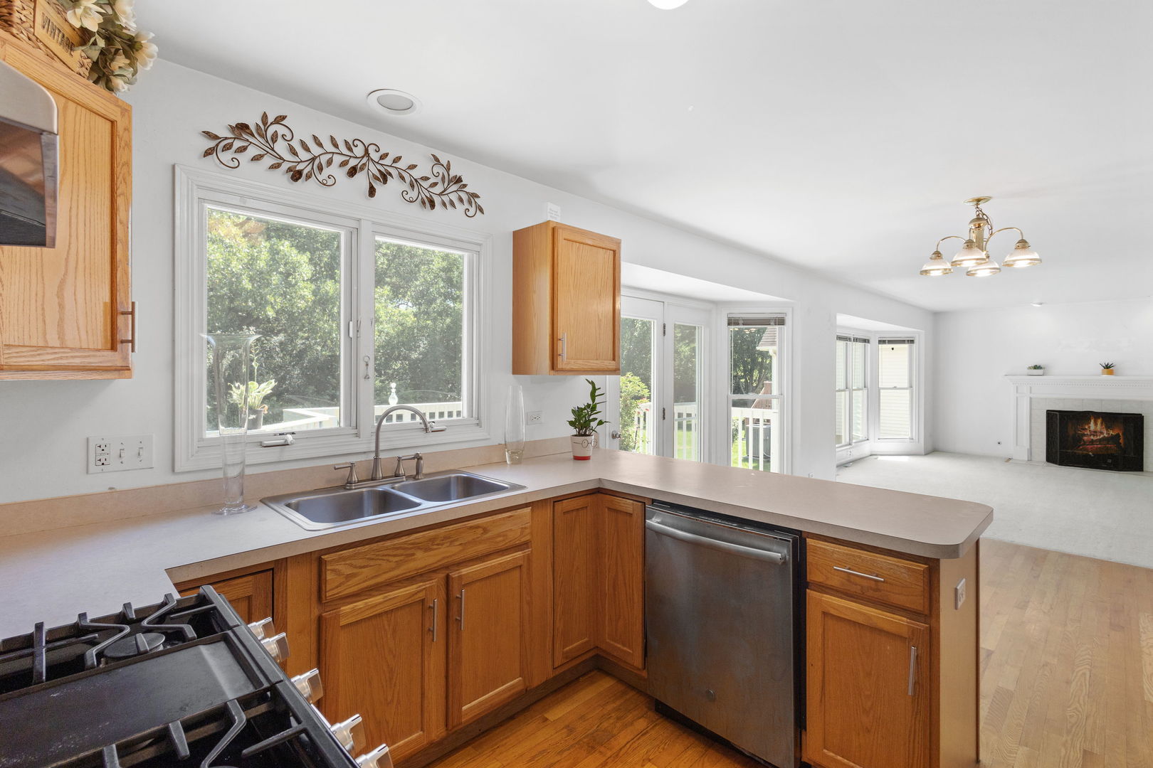 West Chicago, Illinois, 60185, United States, 4 Bedrooms Bedrooms, ,3 BathroomsBathrooms,Residential,For Sale,1918236