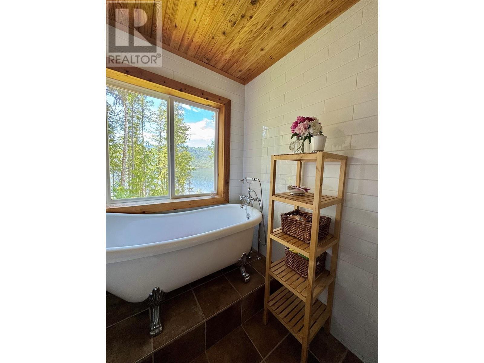 SICAMOUS, British Columbia, V0E 2V0, CA, 3 Bedrooms Bedrooms, ,2 BathroomsBathrooms,Residential,For Sale,1838077