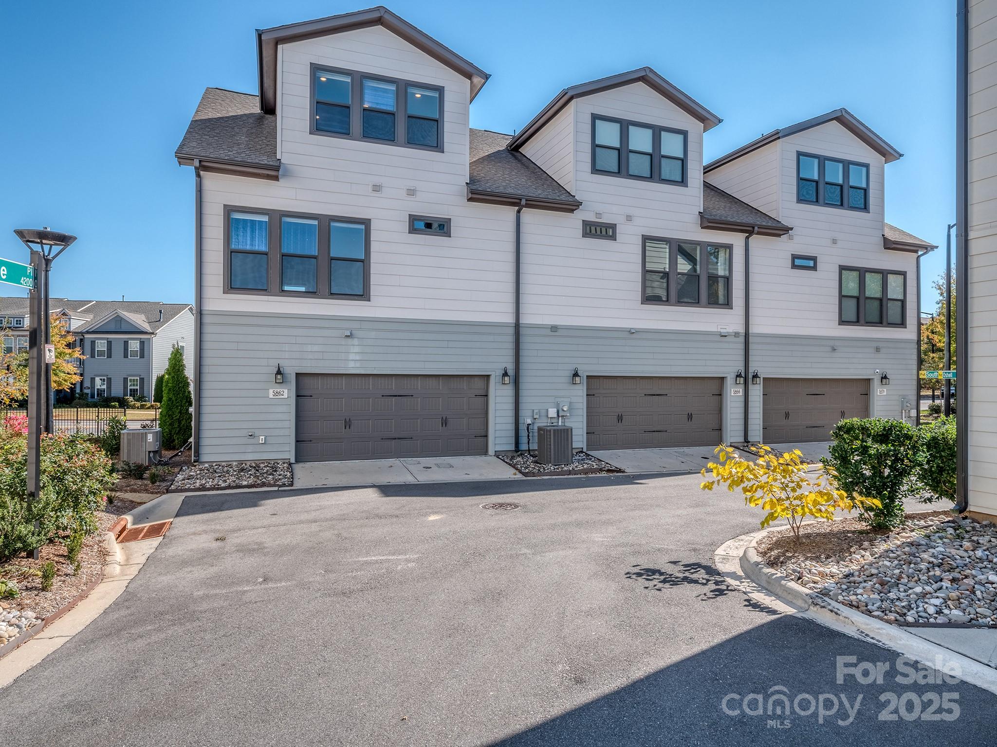 Charlotte, North Carolina, 28277, United States, 4 Bedrooms Bedrooms, ,4 BathroomsBathrooms,Residential,For Sale,1989428