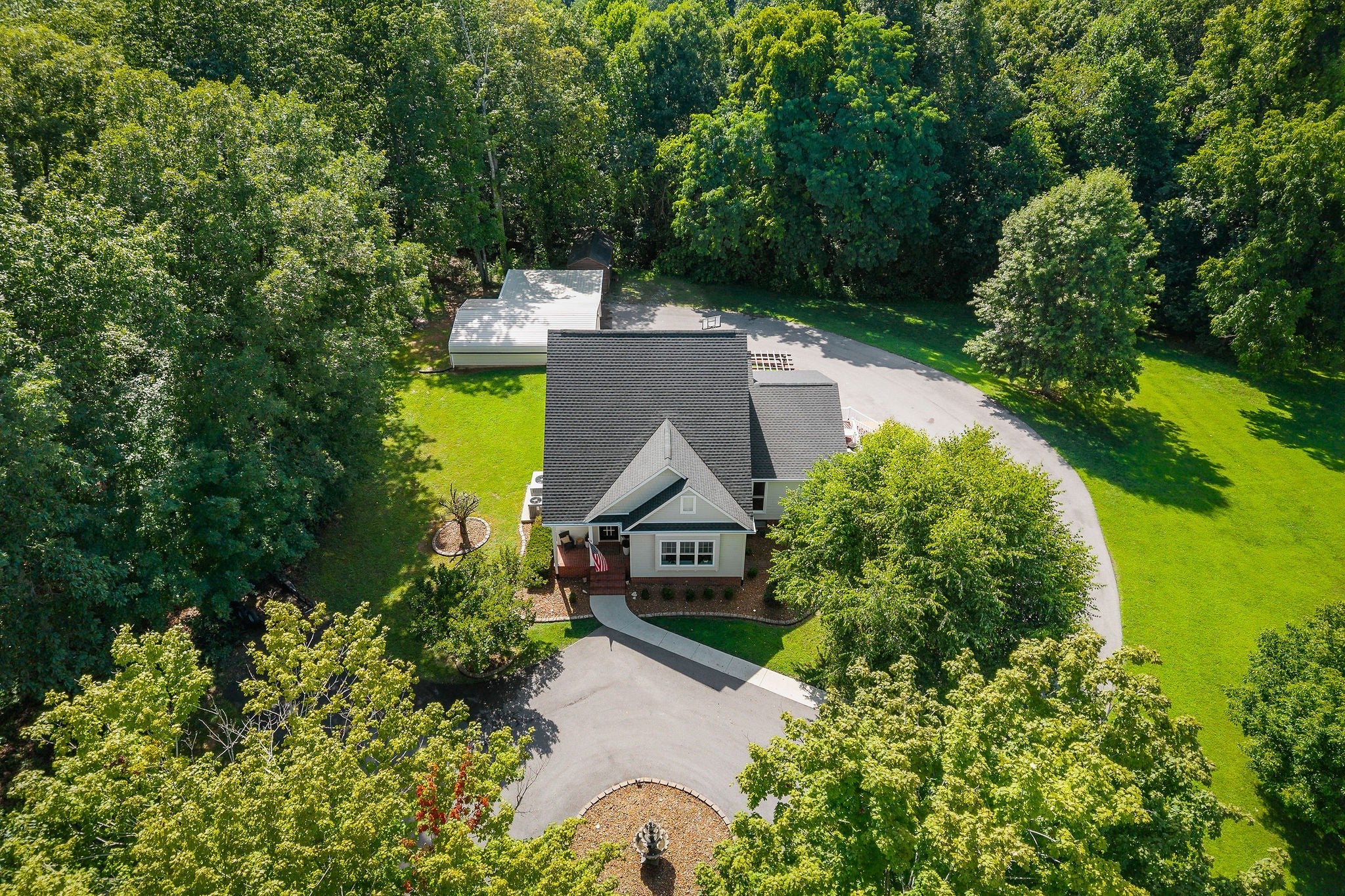 Smithville, Tennessee, 37166, United States, 1 Bedroom Bedrooms, ,4 BathroomsBathrooms,Residential,For Sale,2006606