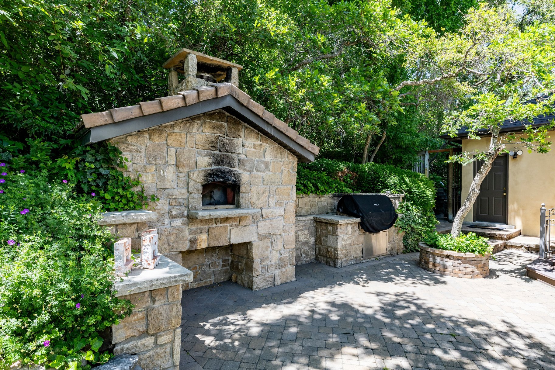  Private Cottonwood Heights Estate with Resort Backyard & Mountain Views - 物件實景
