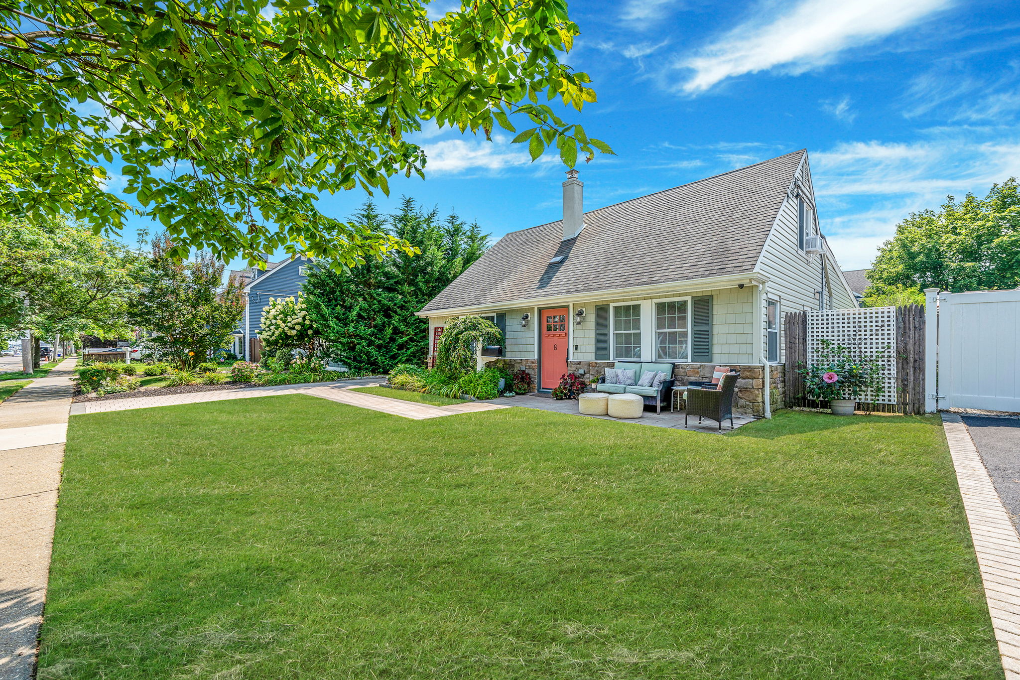 Babylon, New York, 11702, United States, 4 Bedrooms Bedrooms, ,2 BathroomsBathrooms,Residential,For Sale,1905620