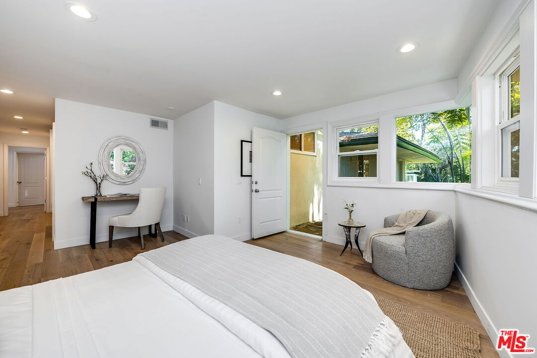 Beverly Hills, California, 90210, United States, 6 Bedrooms Bedrooms, ,6 BathroomsBathrooms,Residential,For Sale,1793530