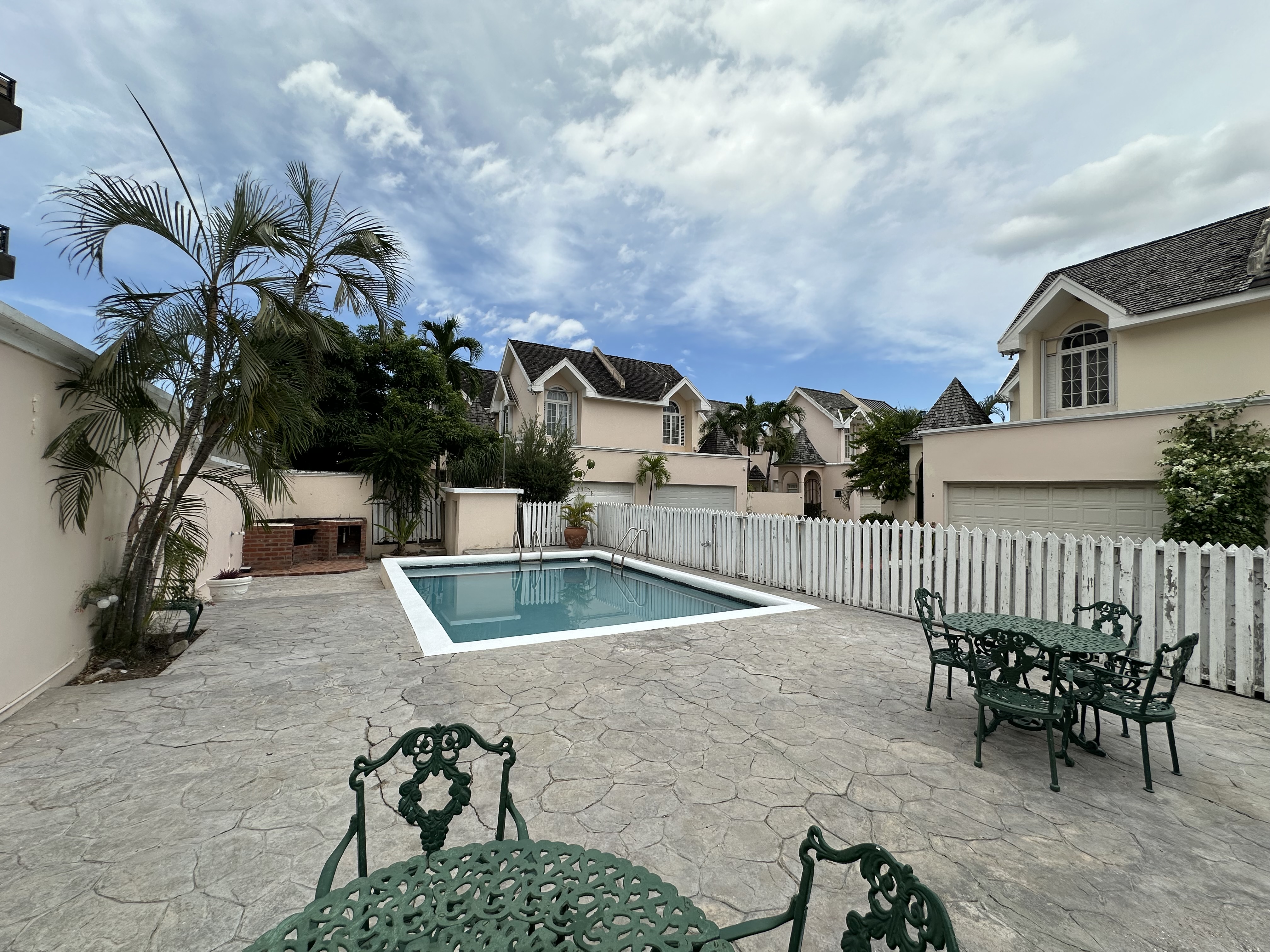 Kingston 6, JM, 3 Bedrooms Bedrooms, ,4 BathroomsBathrooms,Residential,For Sale,1901284