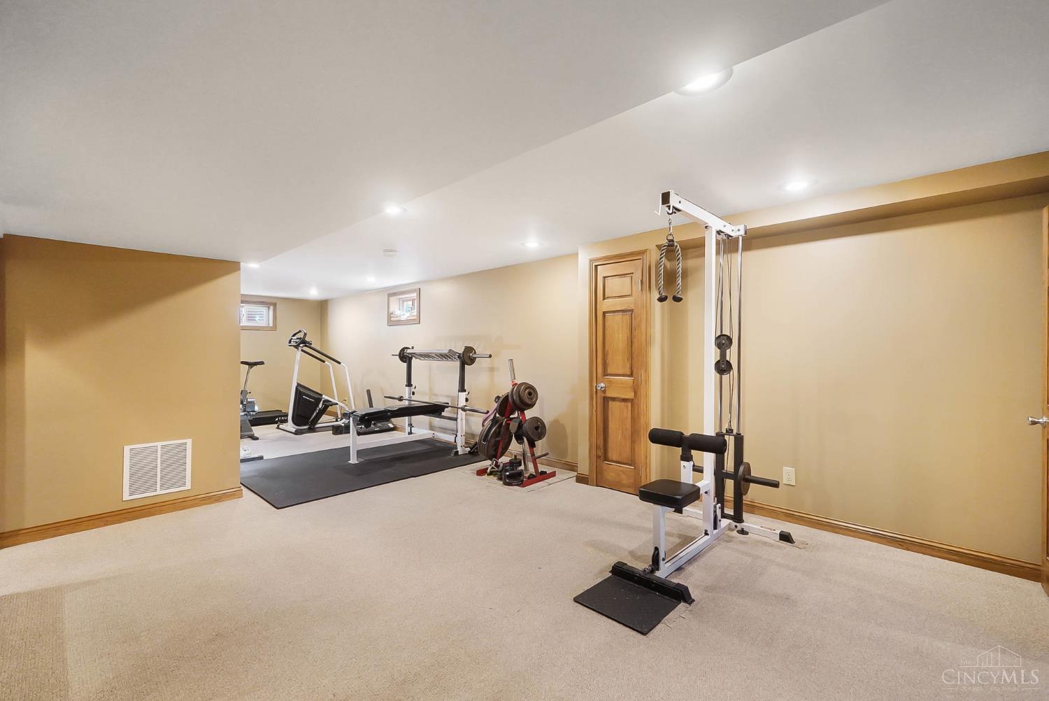 Hamilton, Ohio, 45013, United States, 4 Bedrooms Bedrooms, ,4 BathroomsBathrooms,Residential,For Sale,2000697