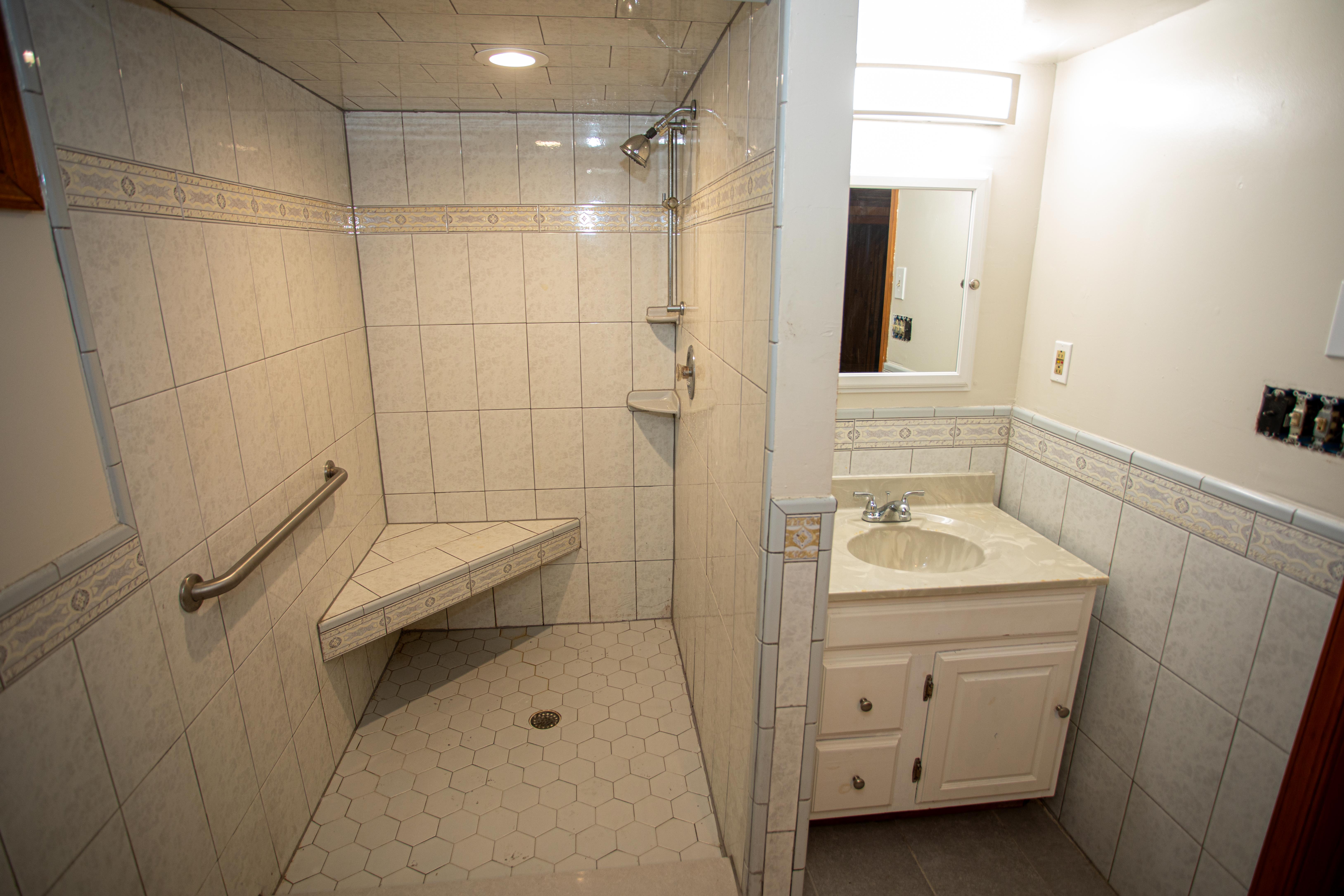 1220 - South Amboy, New Jersey, 08879, United States, 3 Bedrooms Bedrooms, ,2 BathroomsBathrooms,Residential,For Sale,1983627