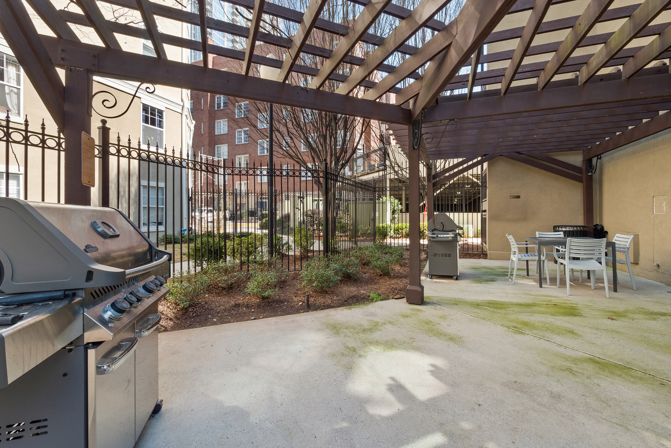  Spacious Heart-of-Midtown Condo - 物件實景