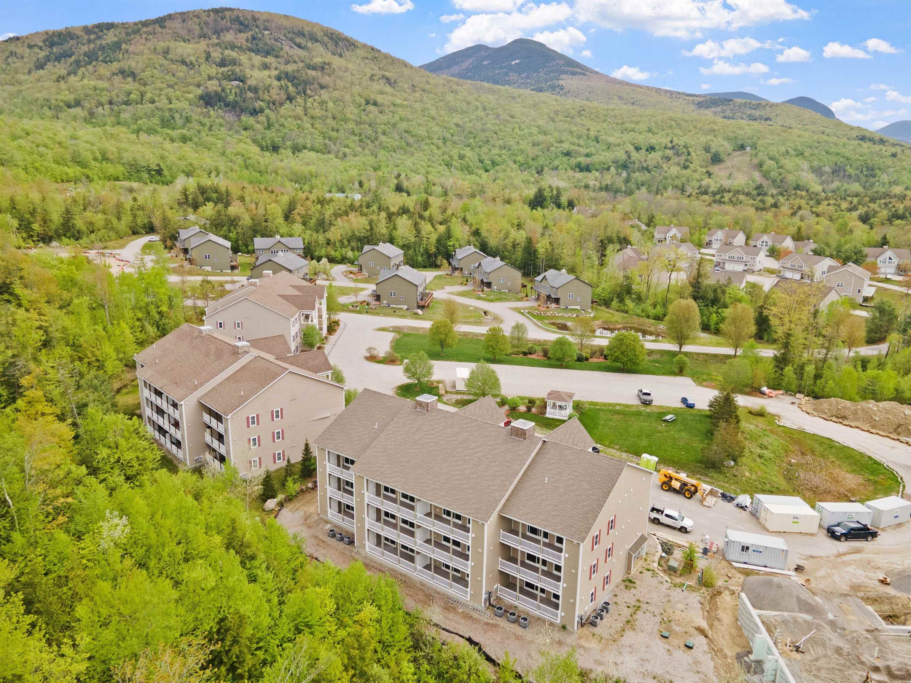Lincoln, New Hampshire, 03251, United States, 5 Bedrooms Bedrooms, ,4 BathroomsBathrooms,Residential,For Sale,1921797