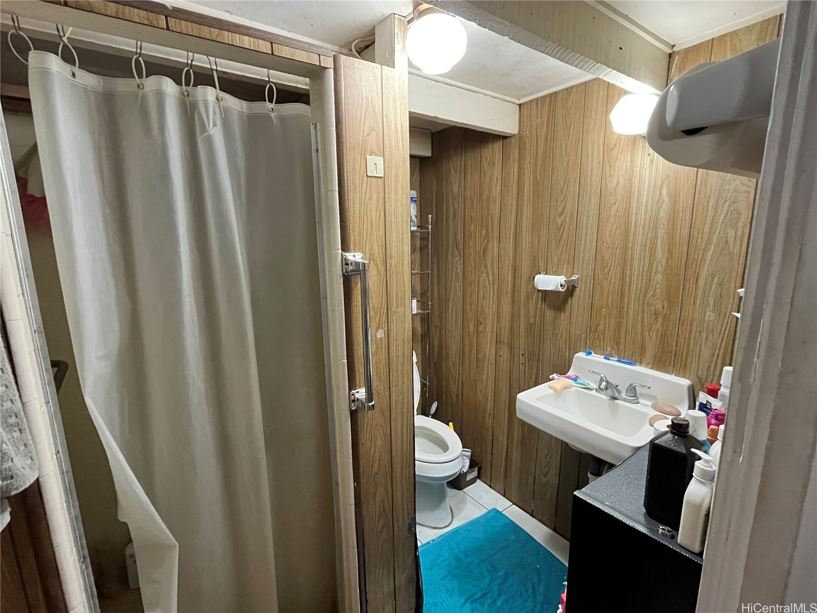 Honolulu, Hawaii, 96819, United States, 3 Bedrooms Bedrooms, ,2 BathroomsBathrooms,Residential,For Sale,1989154