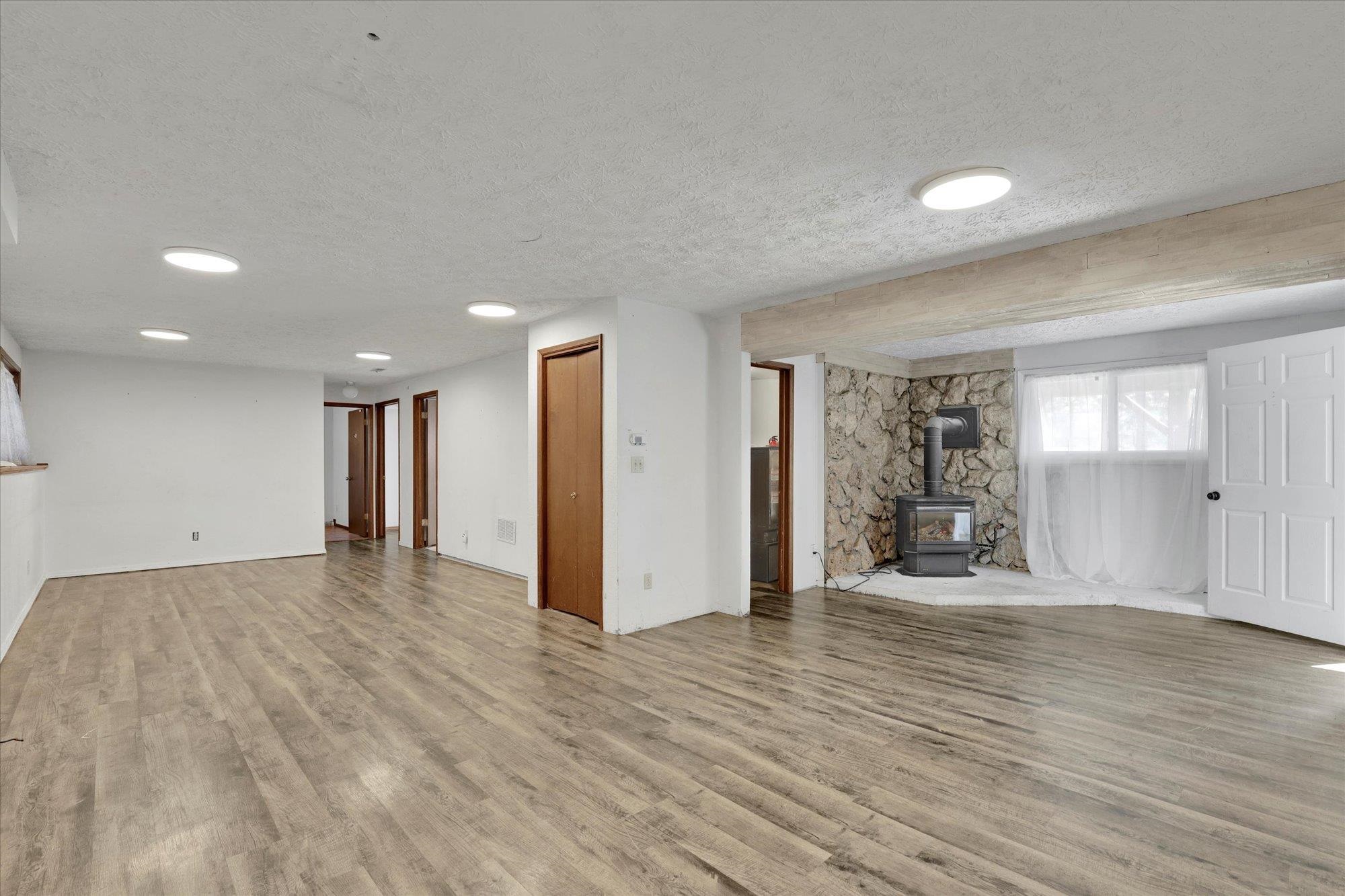 Mead, Washington, 99021, United States, 6 Bedrooms Bedrooms, ,3 BathroomsBathrooms,Residential,For Sale,1958324