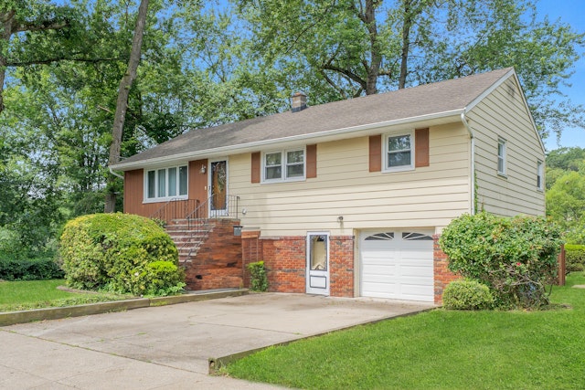 Bloomingdale, New Jersey, 07403, United States, 4 Bedrooms Bedrooms, ,2 BathroomsBathrooms,Residential,For Sale,1887038