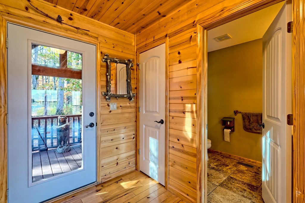 Young Harris, Georgia, 30582, United States, 4 Bedrooms Bedrooms, ,5 BathroomsBathrooms,Residential,For Sale,1987920