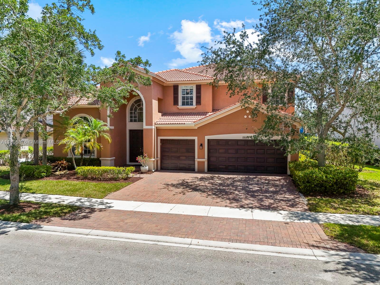 Weston, Florida, 33332, United States, 5 Bedrooms Bedrooms, ,5 BathroomsBathrooms,Residential,For Sale,1826480
