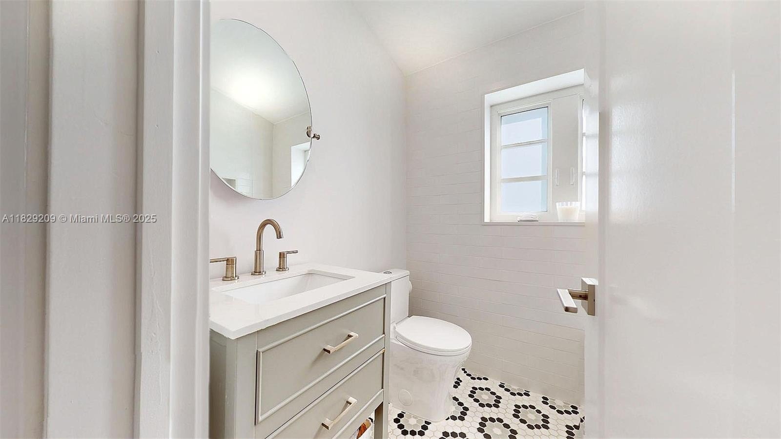 Coral Gables, Florida, 33134, United States, 4 Bedrooms Bedrooms, ,3 BathroomsBathrooms,Residential,For Sale,1976350