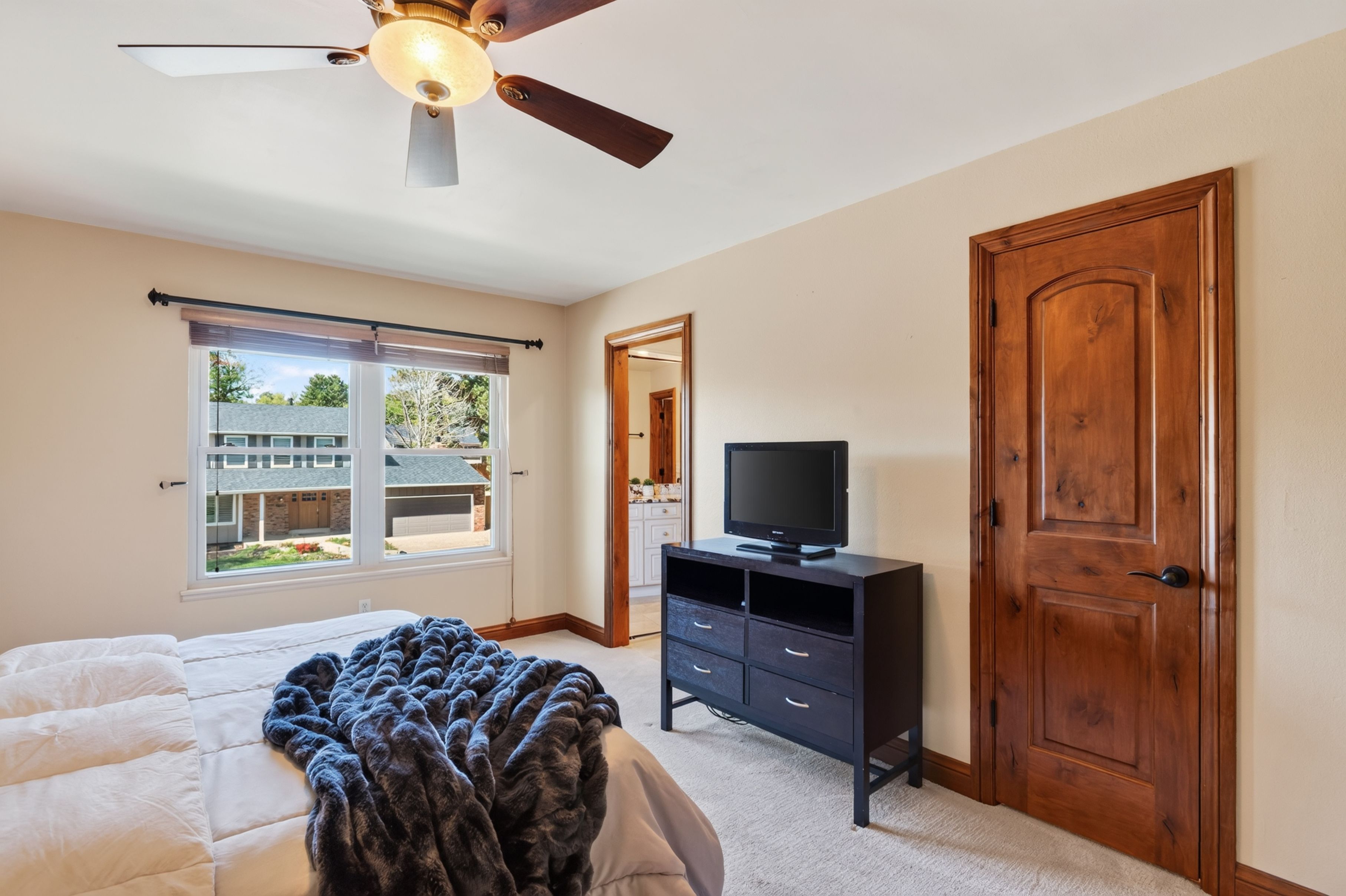  Unique Kitchen & Vaulted Beamed Room Near Cherry Creek State Park Retreat - 物件實景