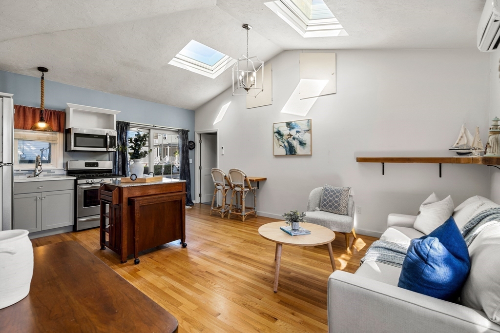 Nahant, Massachusetts, 01908, United States, 1 Bedroom Bedrooms, ,1 BathroomBathrooms,Residential,For Sale,1963982