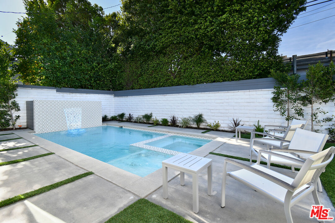 Encino, California, 91316, United States, 4 Bedrooms Bedrooms, ,5 BathroomsBathrooms,Residential,For Sale,2002982