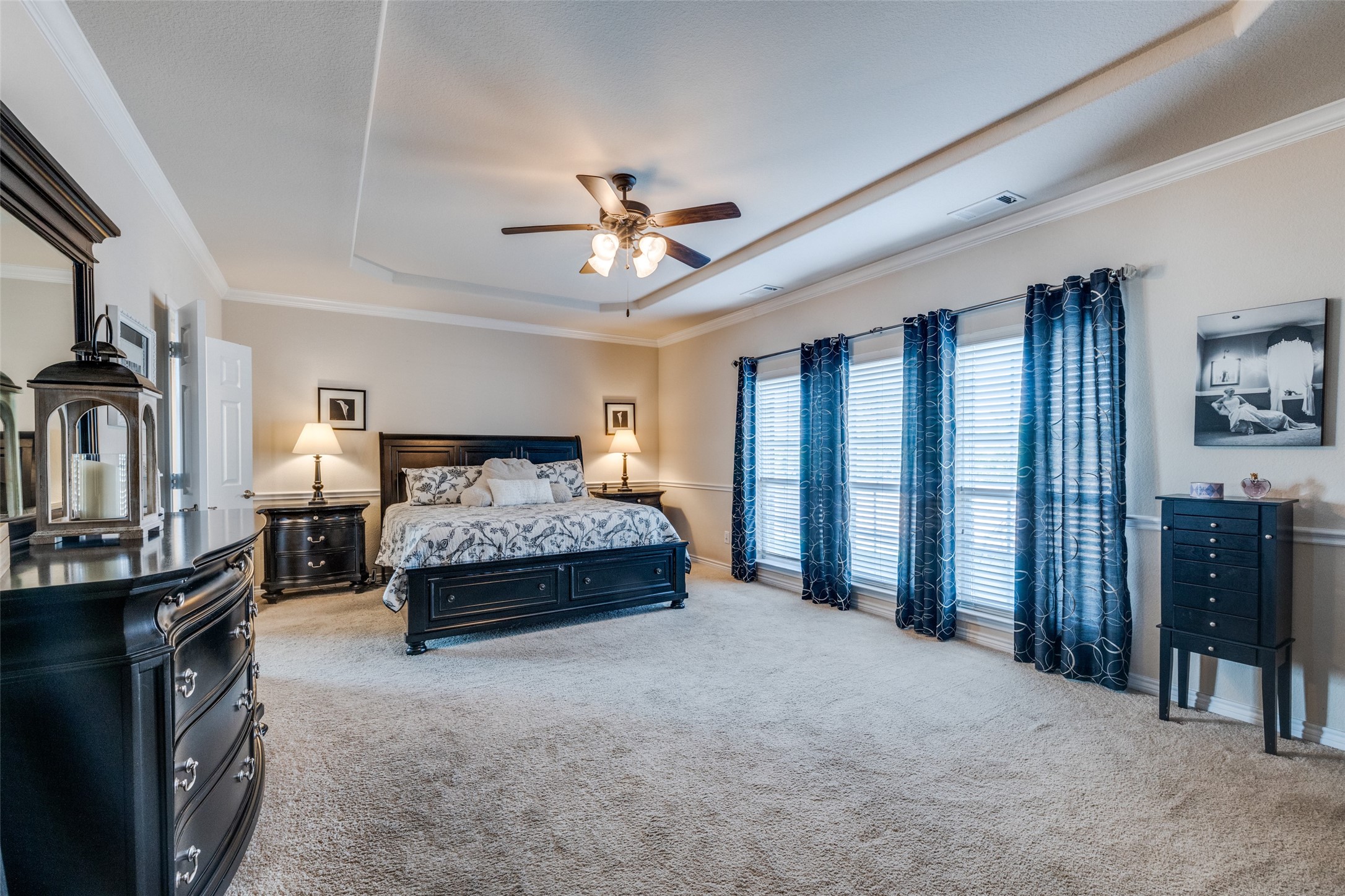 Kennedale, Texas, 76060, United States, 5 Bedrooms Bedrooms, ,4 BathroomsBathrooms,Residential,For Sale,1926987