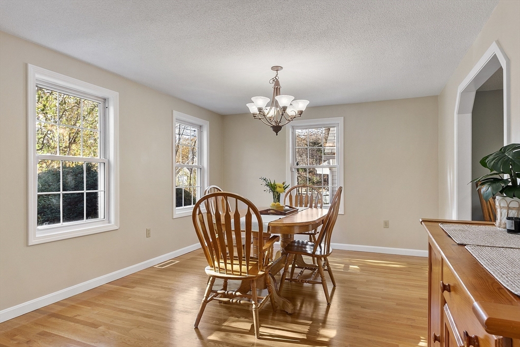 Dracut, Massachusetts, 01826, United States, 3 Bedrooms Bedrooms, ,2 BathroomsBathrooms,Residential,For Sale,1988134