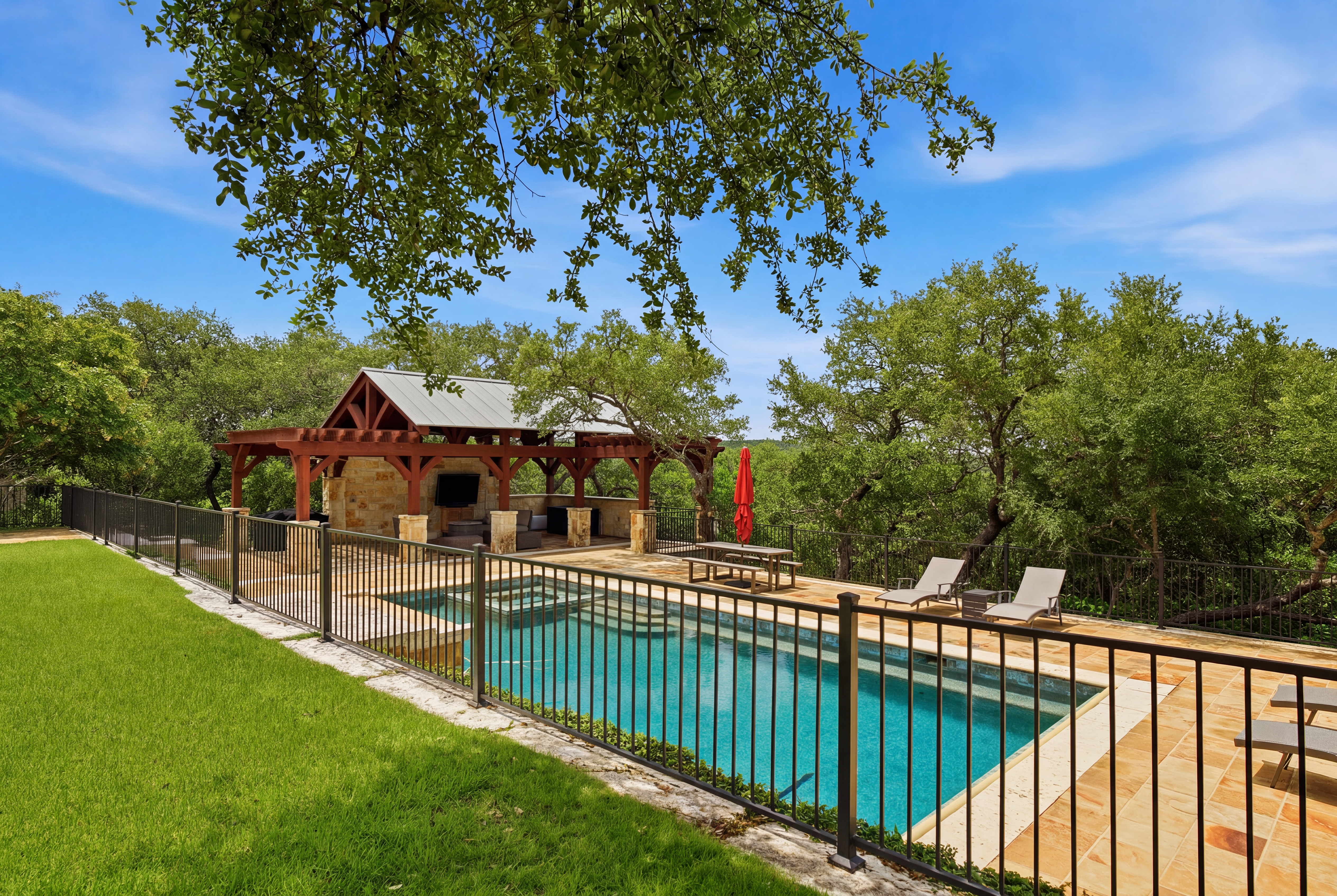 Iron Horse Canyon Estate with Resort-Style Backyard - 物件實景